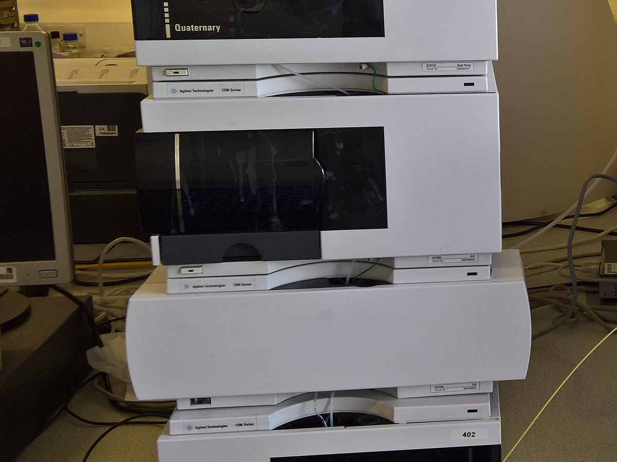Agilent 1100-series HPLC pump, autosampler and column compartment modules